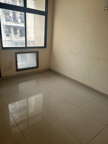 Bathroom in 3.5 BHK Apartment at Amrapali Sapphire, Sector 45 – for Rent