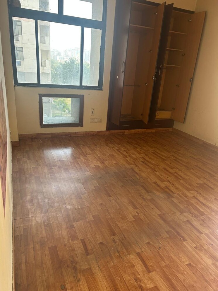 Room, amrapali-sapphire 3.5 Bedroom 3600 Sq.Ft. Apartment In Sector 45 Noida 8731750
