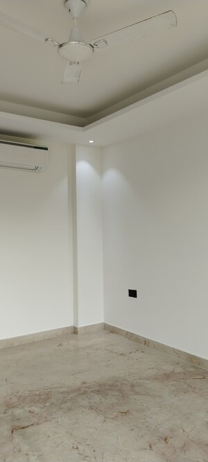 Room in 4 BHK Builder Floor at Unitech South City II, Sector 50 – for Sale