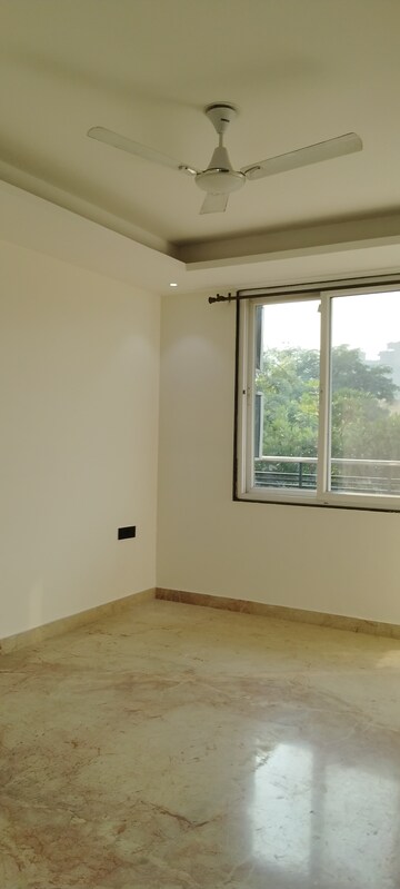 Room in 4 BHK Builder Floor at Unitech South City II, Sector 50 – for Sale
