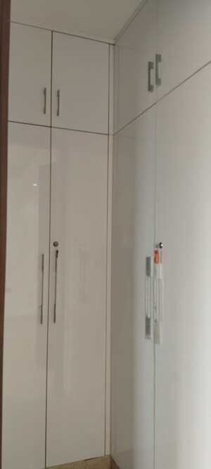 Furnished Amenities in 4 BHK Builder Floor at Unitech South City II, Sector 50 – for Sale