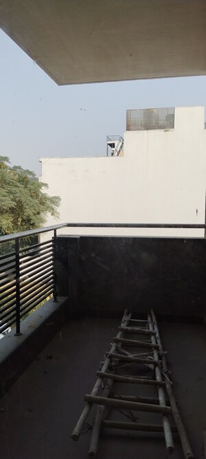 Balcony in 4 BHK Builder Floor at Unitech South City II, Sector 50 – for Sale