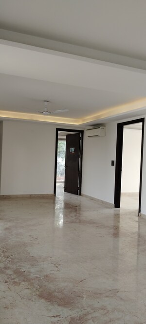 Room in 4 BHK Builder Floor at Unitech South City II, Sector 50 – for Sale