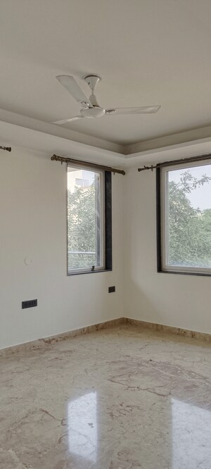 Room in 4 BHK Builder Floor at Unitech South City II, Sector 50 – for Sale