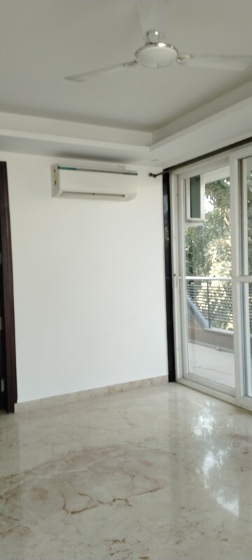 Room in 4 BHK Builder Floor at Unitech South City II, Sector 50 – for Sale