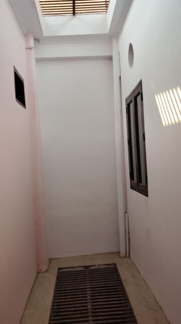 Building Lobby in 1 RK Builder Floor at Indira Nagar – for Rent