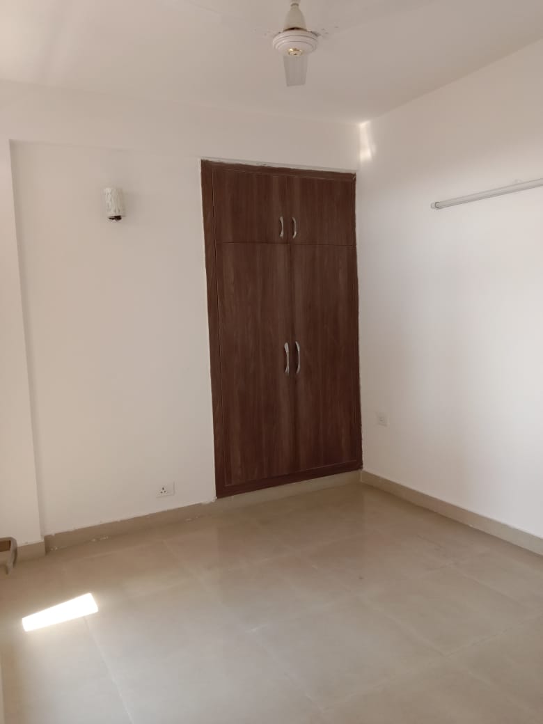 2 BHK Apartment For Rent in Supertech Cape Town