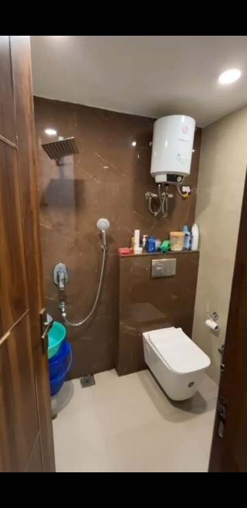 Furnished Amenities in 2 BHK Builder Floor at Lajpat Nagar – for Sale