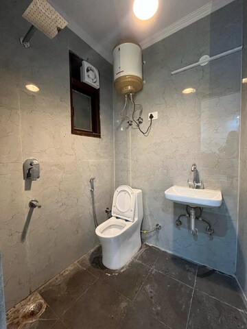 Attached Bathroom in 2 BHK Builder Floor at Saket – for Rent