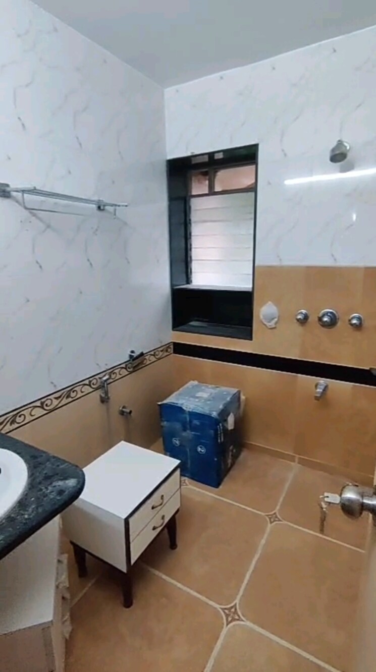 Bathroom, girgaum chowpatty 2 Bedroom 900 Sq.Ft. Apartment In Girgaum Chowpatty Mumbai 8731833