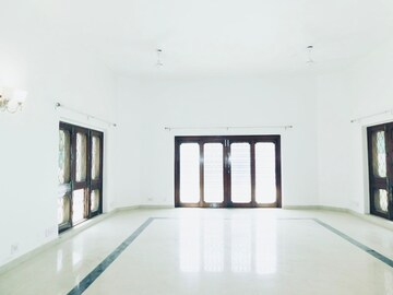Room in 5 BHK Villa at Saket – for Rent