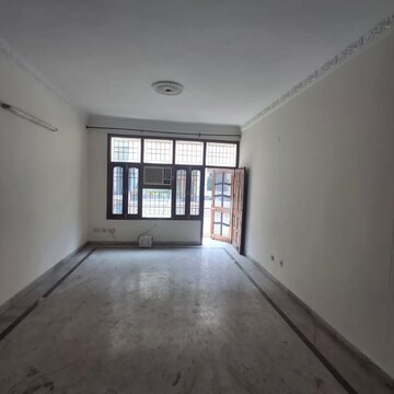 Room in 3 BHK Apartment at Sector 50 – for Rent