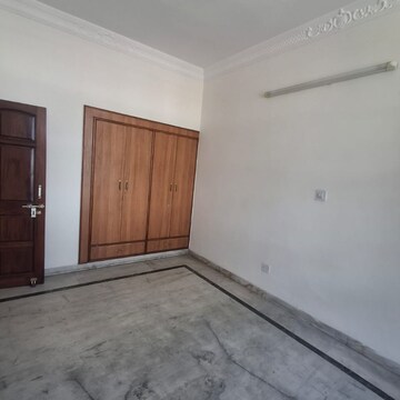 Room in 3 BHK Apartment at Sector 50 – for Rent