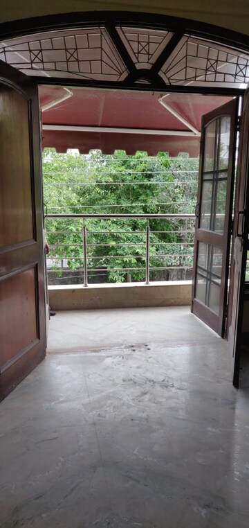 Balcony in 2 BHK Builder Floor at Sector 42 – for Rent