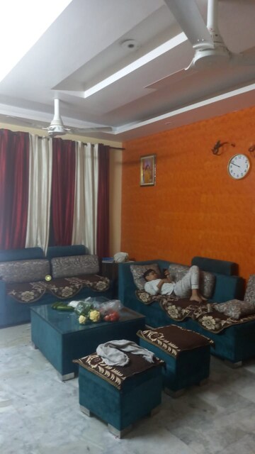 Living Room in 3.5 BHK Builder Floor at Sector 7 – for Sale