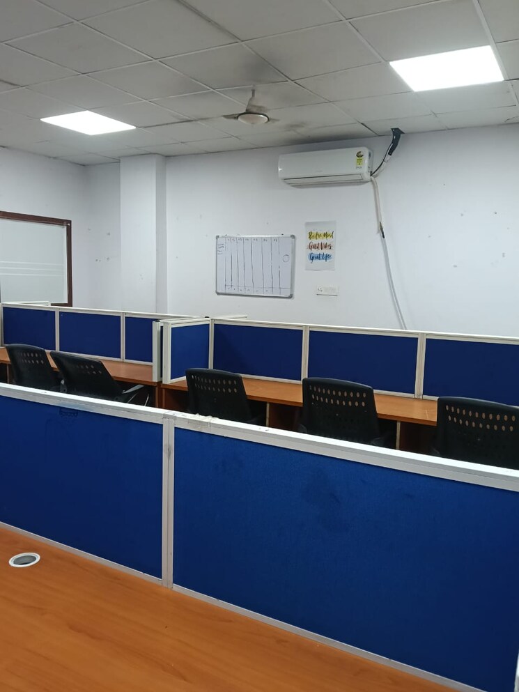 Team Area, logix-park Commercial Office Space in IT/SEZ 1000 Sq.Ft. In Sector 16 Noida 8731875