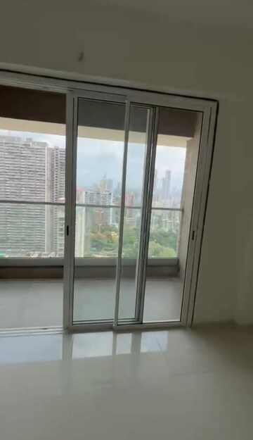 Room in 3 BHK Apartment at Runwal Nirvana, Parel – for Rent