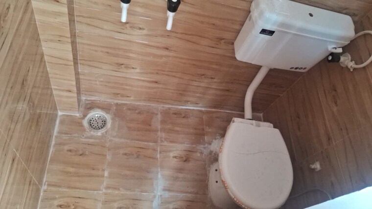 Bathroom, mohan-enclave 2 Bedroom 940 Sq.Ft. Independent House In Chinhat Lucknow 8731909