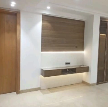 Room in 4 BHK Builder Floor at Dlf Phase ii – for Sale