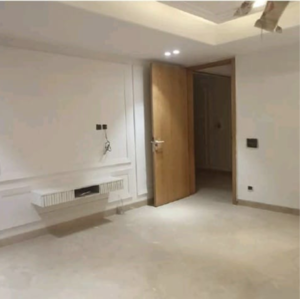 Room in 4 BHK Builder Floor at Dlf Phase ii – for Sale