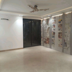 Room in 4 BHK Builder Floor at Dlf Phase ii – for Sale