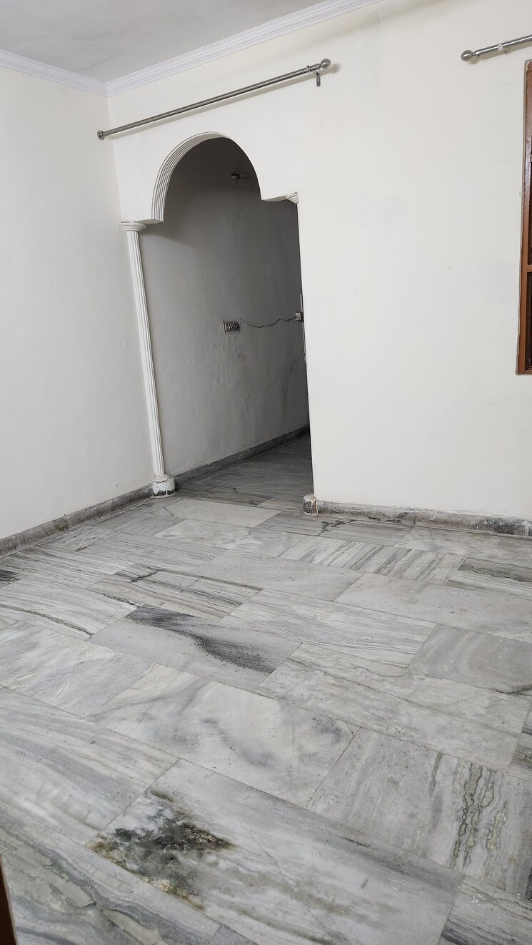 Room, sector 30 3 Bedroom 1600 Sq.Ft. Independent House In Sector 30 Faridabad 8731947