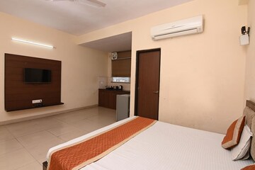 Master Bedroom in 1 RK Apartment at Jagatpura – for Rent