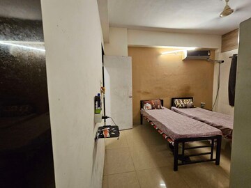 Room in  Pg at Kandivali West – for Rent