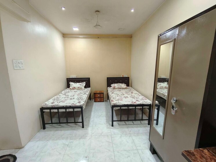 Room, kandivali west Pg For Boys & Girls In Kandivali West 8731960