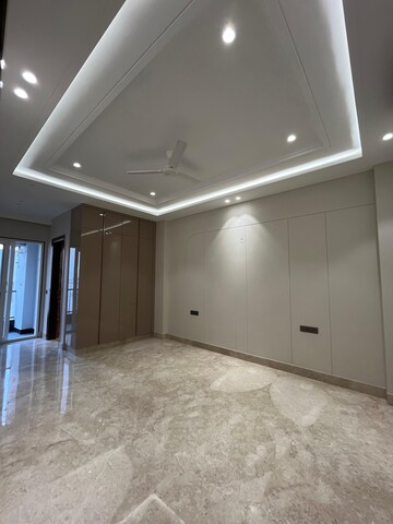 Room in 4 BHK Builder Floor at Greater Kailash – for Sale