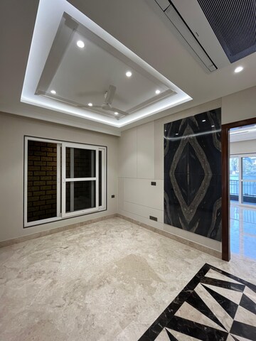 Parking in 4 BHK Builder Floor at Greater Kailash – for Sale