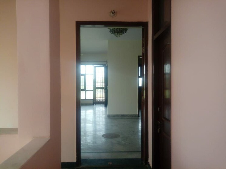 Room, sector 41 3 Bedroom 120 Sq.Yd. Builder Floor In Sector 41 Noida 8732000