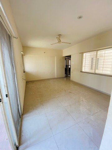 Room in 2.5 BHK Apartment at Kolte Patil Rose Parade, Kondhwa – for Rent