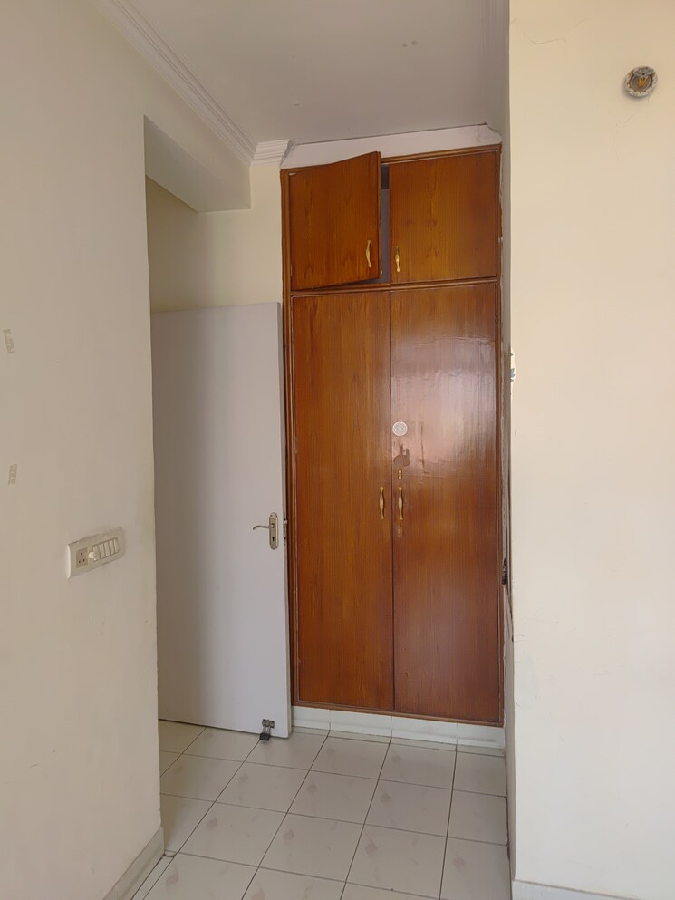 undefined, dlf-silver-oaks 2 Bedroom 1270 Sq.Ft. Apartment In Sector 26 Gurgaon 8732016