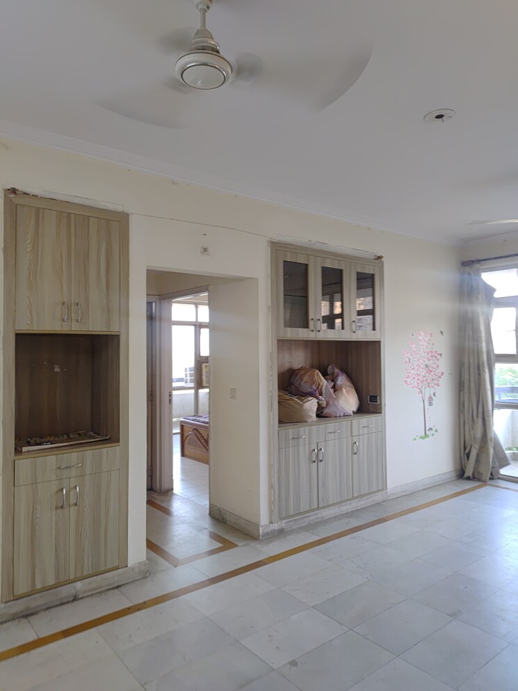 Living Room, dlf-silver-oaks 2 Bedroom 1270 Sq.Ft. Apartment In Sector 26 Gurgaon 8732016