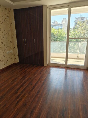 Room in 3 BHK Builder Floor at Sector 57 – for Rent