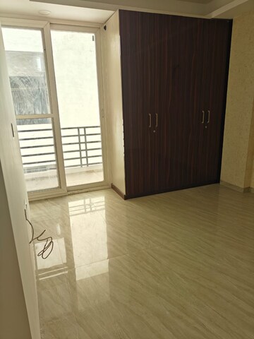 Room in 3 BHK Builder Floor at Sector 57 – for Rent