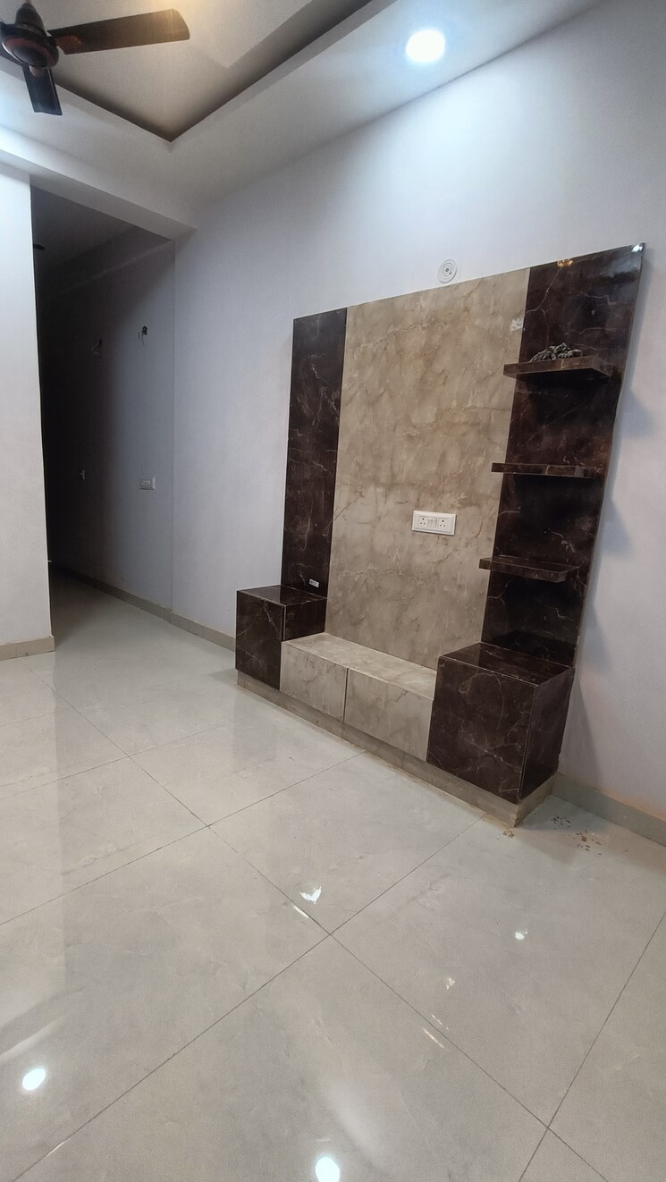 Living Room, sector 73 1 Bedroom 600 Sq.Ft. Builder Floor In Sector 73 Noida 8732074