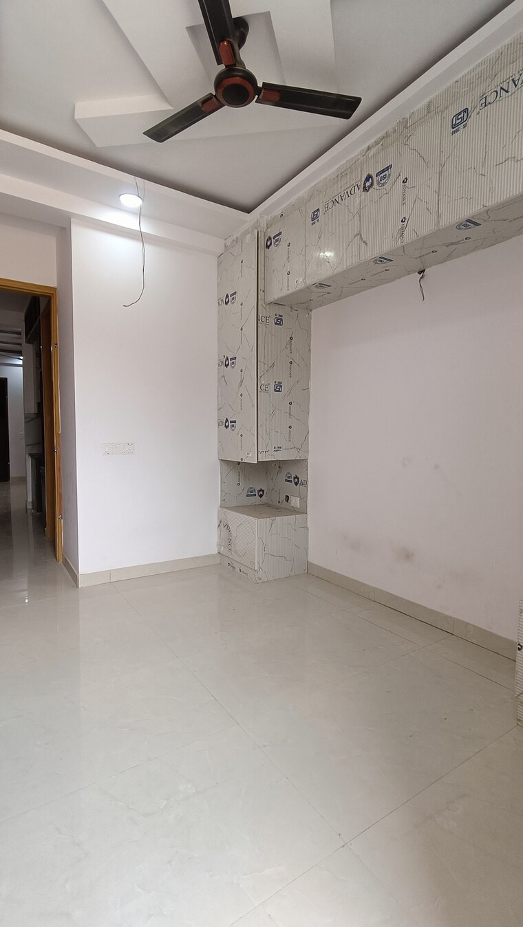 Room, sector 73 1 Bedroom 600 Sq.Ft. Builder Floor In Sector 73 Noida 8732074