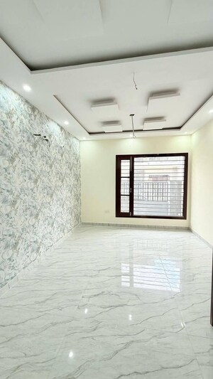 Room in 4 BHK Independent House at Garden Colony – for Sale