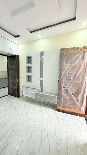 Room in 4 BHK Independent House at Garden Colony – for Sale