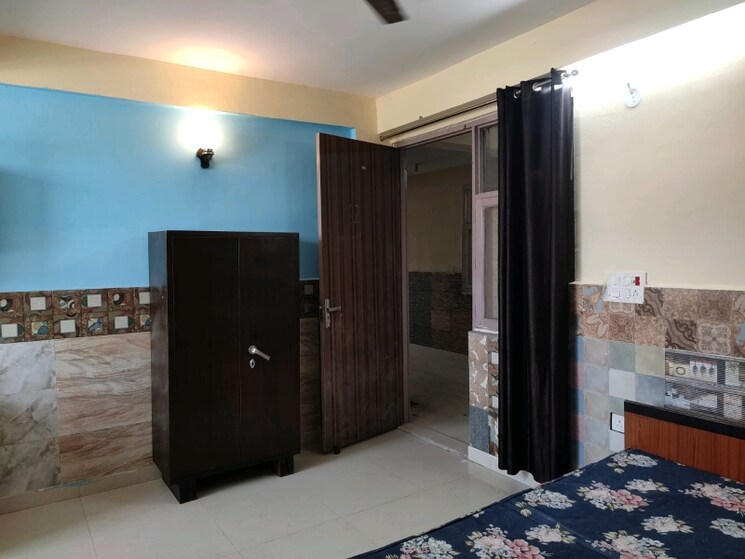 Bedroom, sector 19 3 Bedroom 250 Sq.Yd. Builder Floor In Sector 19 Noida 8732107