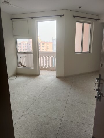Room in 2 BHK Apartment at DLF The Princeton Estate, Dlf Phase V – for Rent