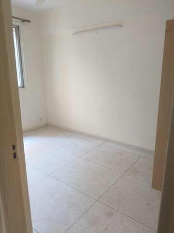 Room in 2 BHK Apartment at DLF The Princeton Estate, Dlf Phase V – for Rent