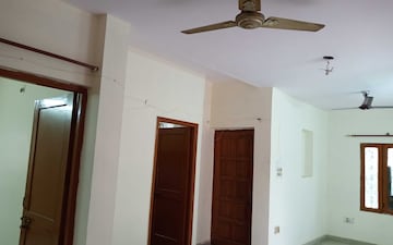 1 BHK Builder Floor For Rent in Arun Vihar Sector 37, Sector 37