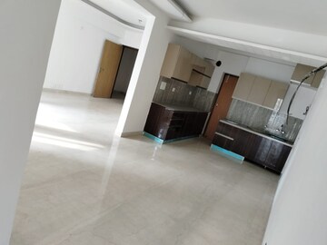 Furnished Amenities in 2.5 BHK Apartment at Jm Orchid, Sector 76 – for Rent