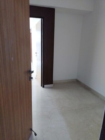 Room in 2.5 BHK Apartment at Jm Orchid, Sector 76 – for Rent