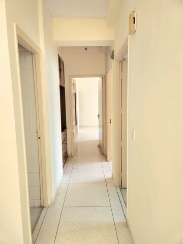 Building Lobby in 3 BHK Apartment at DLF The Carlton Estate, Dlf Phase V – for Rent