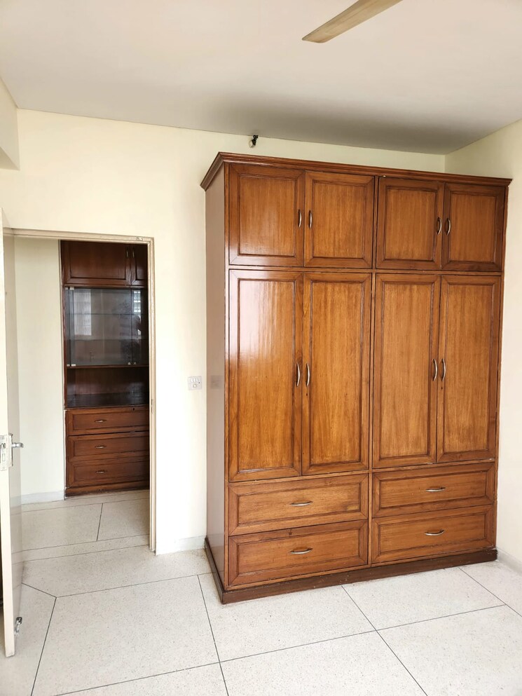 Room, dlf-the-carlton-estate 3 Bedroom 1377 Sq.Ft. Apartment In Dlf Phase V Gurgaon 8732174