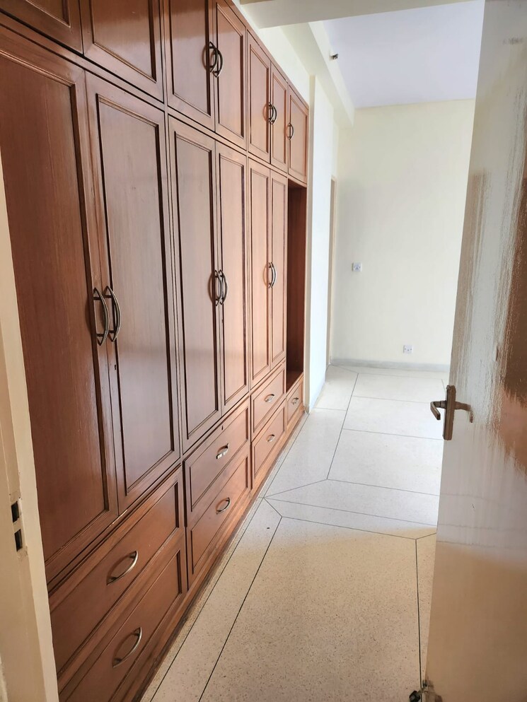 Balcony, dlf-the-carlton-estate 3 Bedroom 1377 Sq.Ft. Apartment In Dlf Phase V Gurgaon 8732174